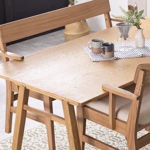 天板にはオーク材突板、脚にはアッシュ材天然木を使用したナチュラルテイストなダイニングテーブル。オイル塗装なので木の質感や温かみが感じられます。 #135cm