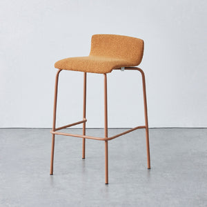 ファブリックとフレームが同系色のワントーンカラーで、空間に馴染む主張しないデザインです。 #ライトグレー