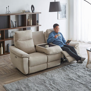 ボタン操作で背もたれとフットレストがリクライニング。座る人に合わせた心地よいくつろぎを叶えます。 #プラチナグレー（プライムレザーテックス）