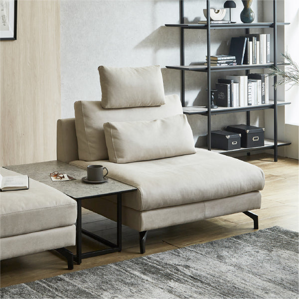 洗練されたヨーロピアンデザインの「グラシエーロ」。シリーズ商品との自由な組合せで、空間を彩ります。 #PLT111 プラチナグレー（プライムレザーテックス）