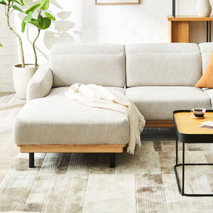 脚にはスチールを用いてすっきりとした印象に仕上げ、お掃除しやすい高さになっています。 #A41 カスタード（ファブリックAランク） #木部ナチュラル