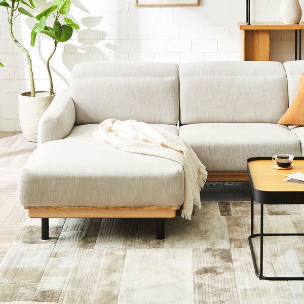 脚にはスチールを用いてすっきりとした印象に仕上げ、お掃除しやすい高さになっています。 #A41 カスタード（ファブリックAランク） #木部ナチュラル