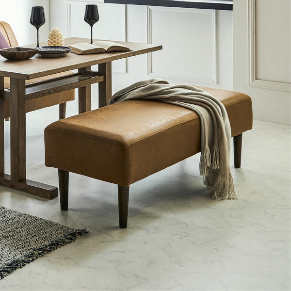 コンパクトなサイズ感が嬉しい、リビングダイニングソファ「ソルナ」。 #LT01 キャメル（レザーテックス アニリン）