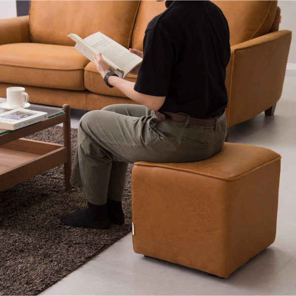 オットマンとして、一人掛けソファとして、食卓テーブルやドレッサーのチェアとしても使用できます。 #A41 カスタード（ファブリックAランク）