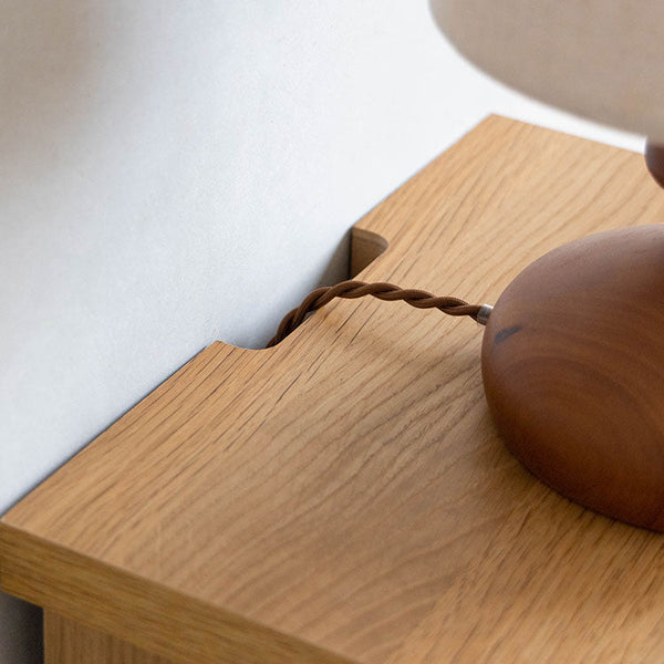 天板にはコンセントのコードを逃がすスリットが入っています。 #Default Title