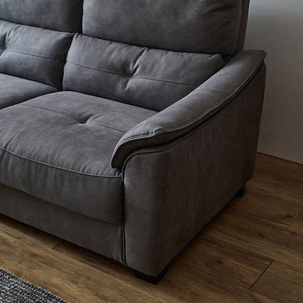 柔らかく丸みを帯びた肘は横になる際にも楽に頭を預けられ、ゆったりとリラックスできます。 #LT01 キャメル（レザーテックス アニリン）