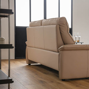 背面までこだわって美しくデザインしているため、お部屋の中央にレイアウトすることもできます。 #PLT112ヨーロピアングレー