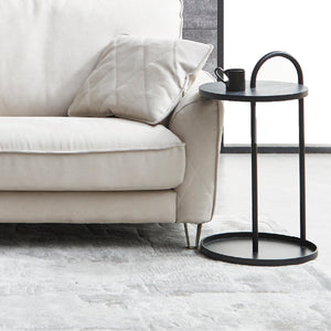 クッションの片面とソファ肘の内側には、キルティング加工を施し、高級感のある仕様に。 #LT01 キャメル（レザーテックス アニリン） #木脚