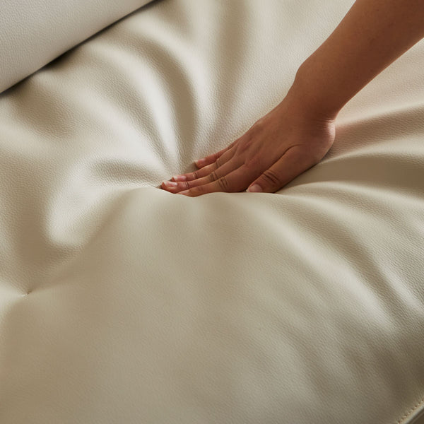 座面のにはシリコンフィルを採用。 #LT01 キャメル（レザーテックス アニリン）