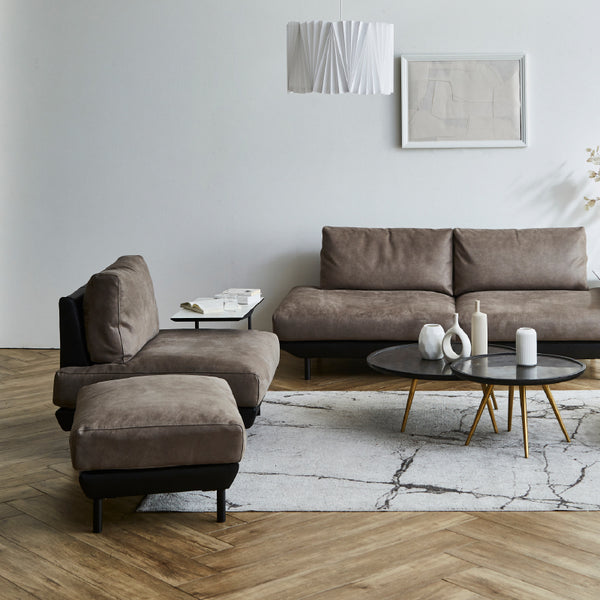 シリーズで揃えて、自分好みの空間に。ライフスタイルに合わせて自由にカスタマイズすることが出来ます。 #PLT111 プラチナグレー×ET82 ロイヤルブラック（プライムレザーテックス）