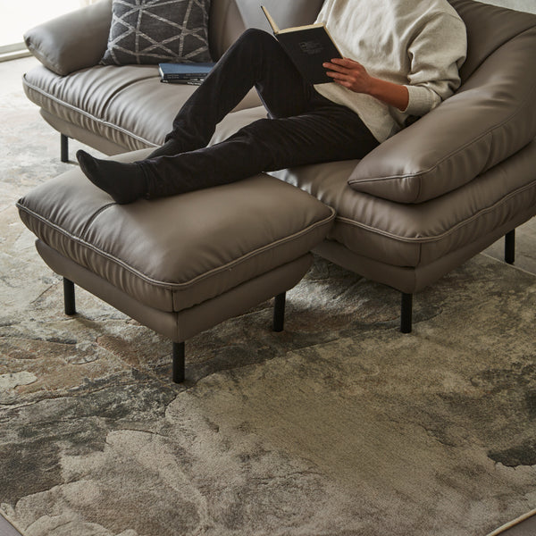 別売りのソファを組み合わせることで、足をのばしてくつろげるスタイルとしてもお使いいただけます。 #SILT24 スレートグレー（シルキーレザーテックス）