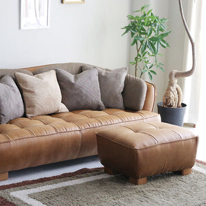 スツールがあると、来客時には一人掛けソファとしても活躍してくれます。 #SLTオーカーBR