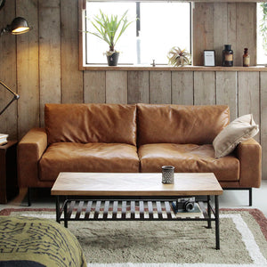 ヴィンテージソファのルーズな張り感をイメージした座面。 #オーカーブラウン（スーパーレザーテックス）