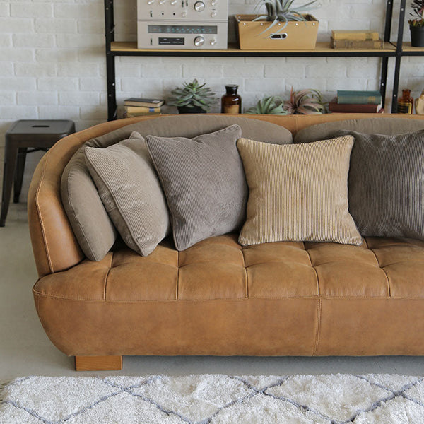 生地は上質な厚革の風合いをリアルに表現した『スーパーレザーテックス（SLT）』。 #SLTオーカーBR