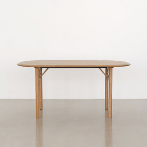 シンプルながら温かみを感じられるアーニーは、毎日の食卓をより心地よい時間に変えてくれます。 #Default Title