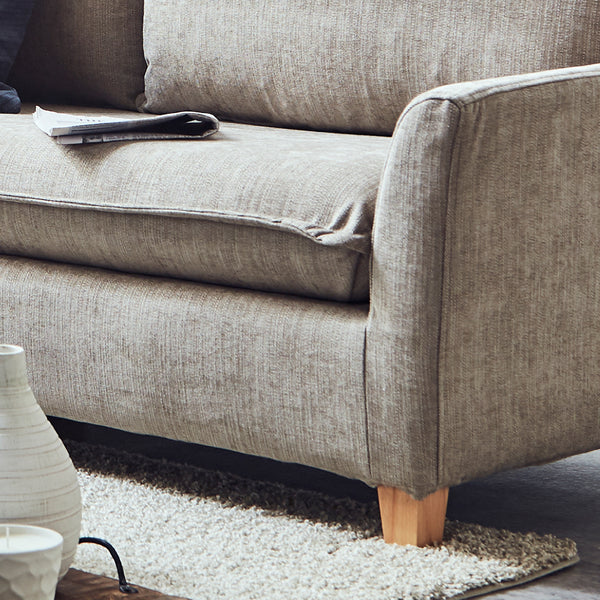 切れ目のない座面クッションはふんわり柔らかい掛け心地に設計。 #A41 カスタード（ファブリックAランク）