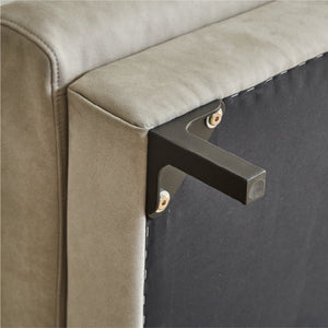 細身でスタイリッシュな脚が空間を引き締め、モダンな雰囲気を演出します。 #PLT111 プラチナグレー（プライムレザーテックス）