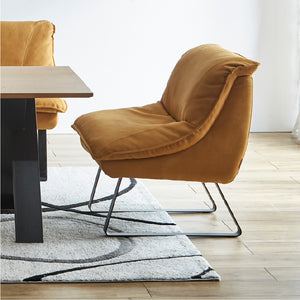 肘がなくすっきりとしたデザインなため、ソファを動かさずスムーズに出入りでき、最小限のスペースでご使用いただけます。 #LT01 キャメル（レザーテックス アニリン）