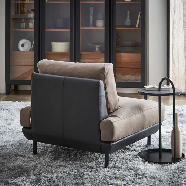 座面下から背面にかけて、オリジナル生地「ユーロテック」を使用。背面まで美しく仕上げています。 #PLT111 プラチナグレー×ET82 ロイヤルブラック（プライムレザーテックス）