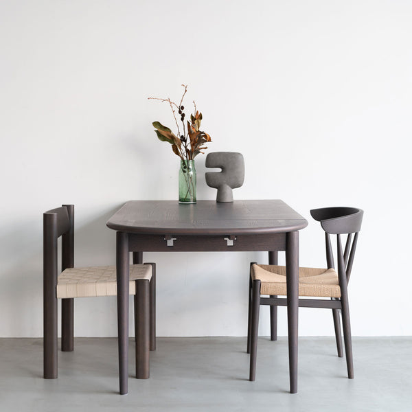 普段の食卓はもちろん、勉強やリモートワークの作業台にもフィット。家族の集いにも、ひとりの時間にも快適な使い心地です。 #オーク #幅100cm