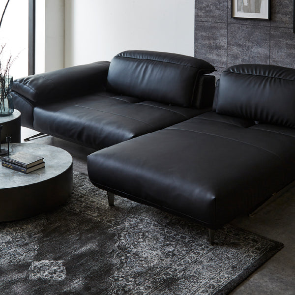 状況に合わせて、理想のポジションでゆったり寛げるソファです。 #LT01 キャメル（レザーテックス アニリン）