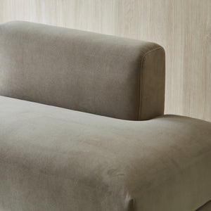 優しいグレージュの色合いは、どんなお部屋にも 自然に溶け込み、心地よい空間を演出。 #右背