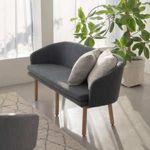 丸みを帯びた優しいフォルムが特徴のダイニングチェア。 #シェードグレー