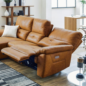 ボタン操作で背もたれとフットレストがリクライニング。 #LT01 キャメル（レザーテックス アニリン）