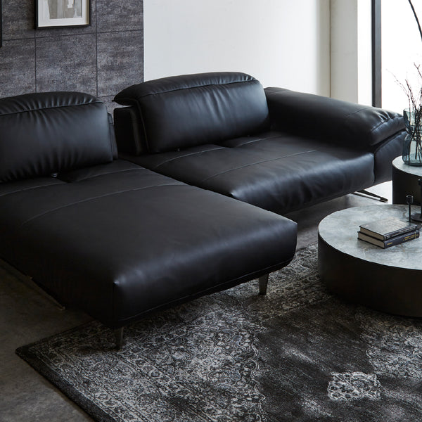 状況に合わせて、理想のポジションでゆったり寛げるソファです。 #LT01 キャメル（レザーテックス アニリン）