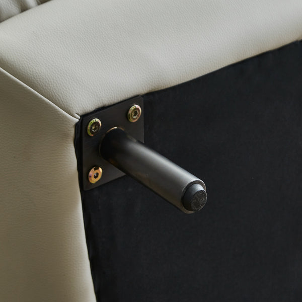 脚裏にはガタツキを防止するアジャスター付き。床の状態に合わせて高さ調節が可能です。 #SILT22 フロスホワイト（シルキーレザーテックス） #左カウチ