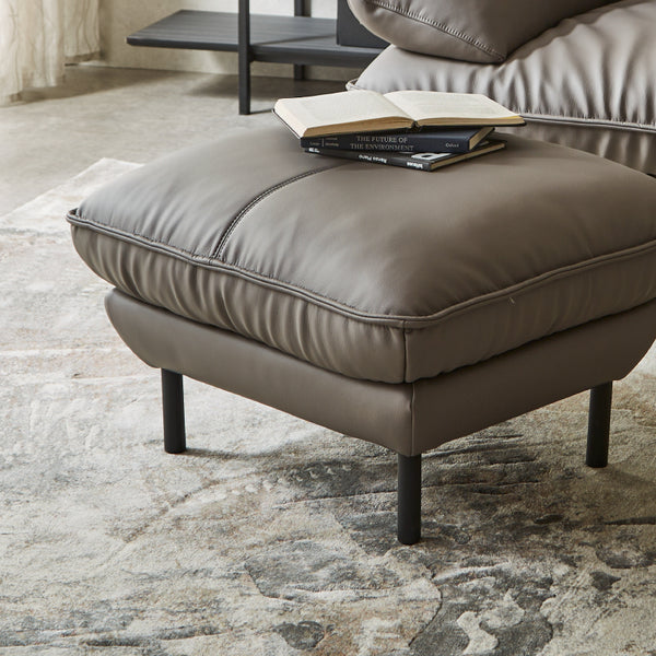 直感的に座りたくなり、思わず身体を預けたくなるような魅力を放つ、美しく洗練されたデザイン。 #SILT24 スレートグレー（シルキーレザーテックス）