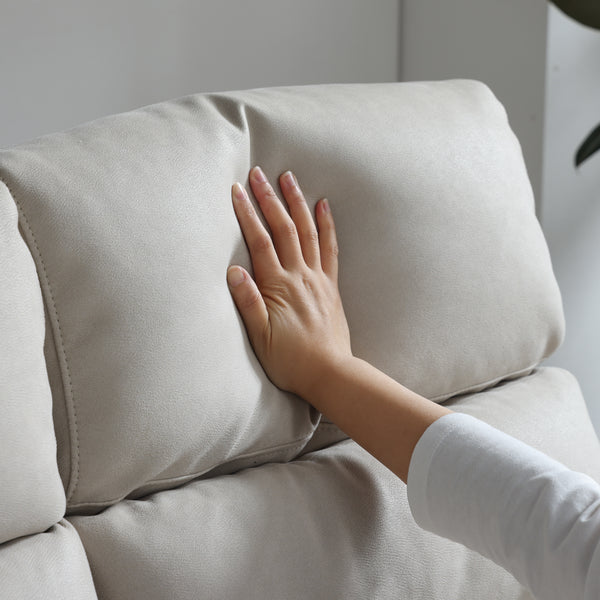 張地にはレザーテックスを採用。夏は通気性がよく、冬はひんやりしにくいので年中快適に過ごせます。 #PLT111 プラチナグレー（プライムレザーテックス）