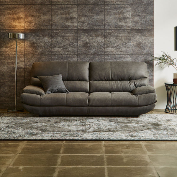 快適なくつろぎを与える低重心ワイドでイタリアンテイストのソファです。 #PLT113 モードグレー（プライムレザーテックス）