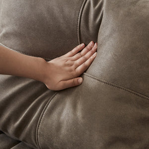 張地にはレザーテックス生地を使用。夏は通気性が良く、冬はひんやりしにくいので年中快適に過ごせます。 #PLT112 ヨーロピアングレー（プライムレザーテックス）