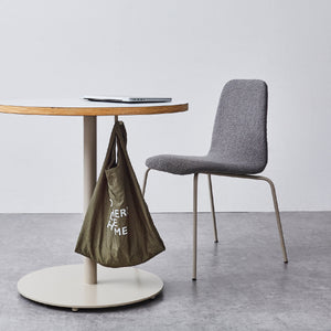 シンプルで洗練されたワントーンカラーのダイニングチェア MORNO〈モルノ〉 #ライトグレー