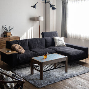 照明やラグなど、一緒にこだわってお気に入りの空間を演出できます。 #オーカーブラウン（スーパーレザーテックス）