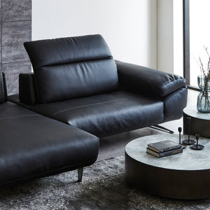 形が変形する特徴的な背とアームレスト。 #LT01 キャメル（レザーテックス アニリン）