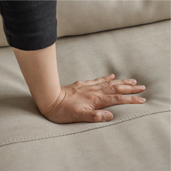 座面にはポケットコイルを使用。しなやかで弾力があり、耐久性に優れたソファに仕上がりました。 #LT01 キャメル（レザーテックス アニリン）