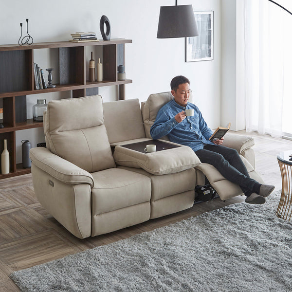 ボタン操作で背もたれとフットレストがリクライニング。座る人に合わせた心地よいくつろぎを叶えます。 #ミルキーベージュ（プライムレザーテックス） #プライム レザーテックス