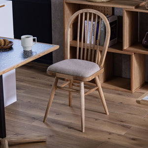 北欧ナチュラルテイストのコンパクトなダイニングチェア。ブランド内でもかなり人気のあるアイテムです。 #板座 バーチ材