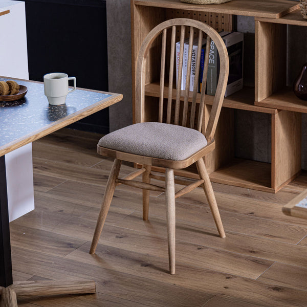 北欧ナチュラルテイストのコンパクトなダイニングチェア。ブランド内でもかなり人気のあるアイテムです。 #板座 バーチ材