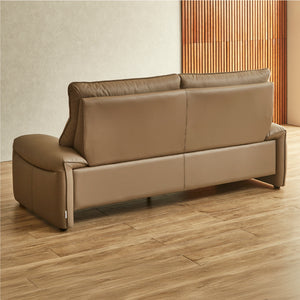 背面まで綺麗に仕上げているため、窓際だけでなくお部屋の中央にレイアウトすることも可能です。 #FLT01 フォギーグレージュ（ファインレザーテックス）