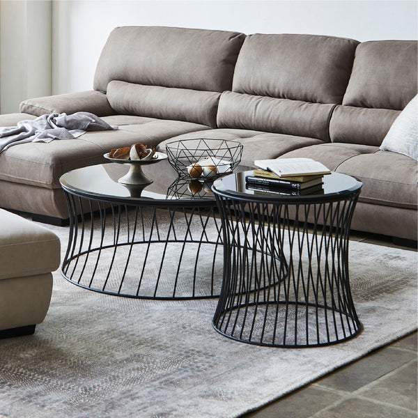 曲線的な脚の絶妙なバランスがお部屋をアーバンな雰囲気に。 #ブラック