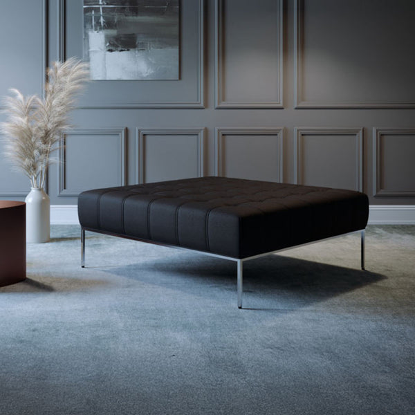 サイズは大きめでありながら、全体を通してすっきりとしたシャープな印象になっています。 #LT01 キャメル（レザーテックス アニリン）