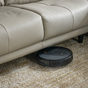 座面下はお掃除もしやすいように高さを12㎝設けています。お掃除ロボットをお使いいただける高さです。 #FLT05 シフォンベージュ（ファインレザーテックス） #左カウチ