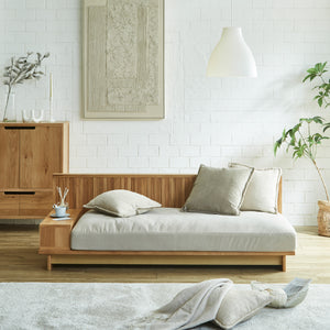 美しい仕上がりの背もたれやアームが特長。空間に上品さを与えつつ、リラックス感のある佇まいを演出します。 #Default Title