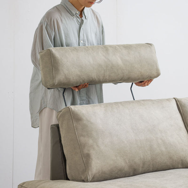 使用しないときは取り外して、ソファの高さを低くできるのもポイントです。 #PLT111 プラチナグレー（プライムレザーテックス）