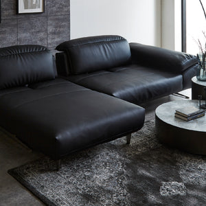 状況に合わせて、理想のポジションでゆったり寛げるソファです。 #LT01 キャメル（レザーテックス アニリン）