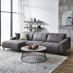 ボリュームとスマートさを兼ね備えたカウチソファ。置くだけでワンランク上の空間を演出してくれます。（写真は右カウチソファ） #LT01 キャメル（レザーテックス アニリン） #右カウチ