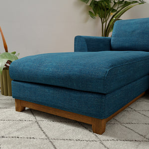 脚を伸ばしてくつろげる贅沢なカウチタイプ。長時間でも快適にお座りいただけます。 #A41 カスタード（ファブリックAランク）